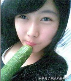 河南信阳美女吃瓜,瓜果飘香中的美味时光  第1张